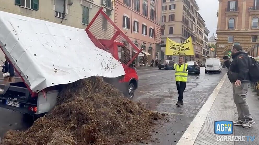 Климатические активисты разбили лагерь у здания МВД в Риме