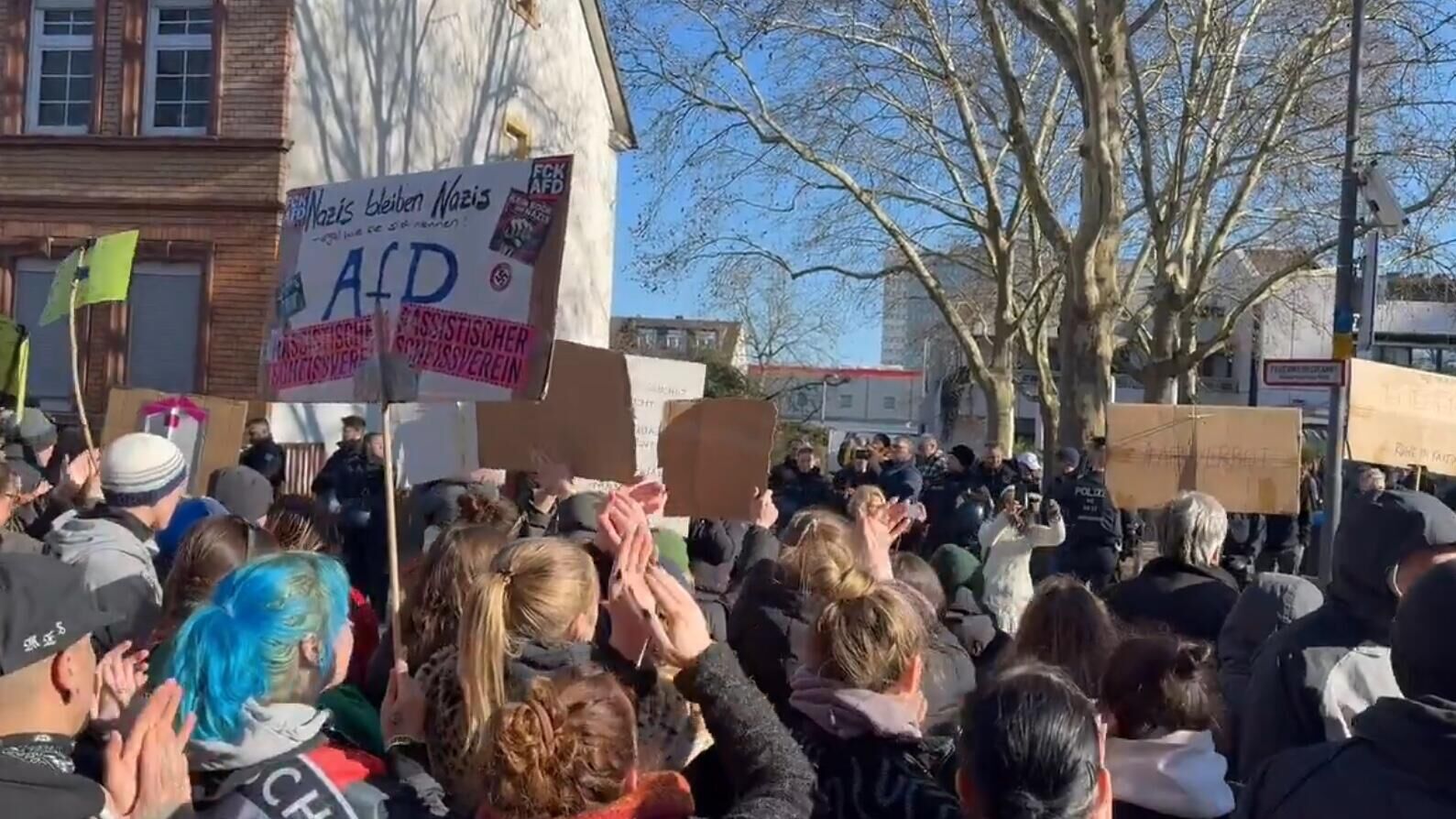 В Германии проходит крупный протест против АдГ и ХДС