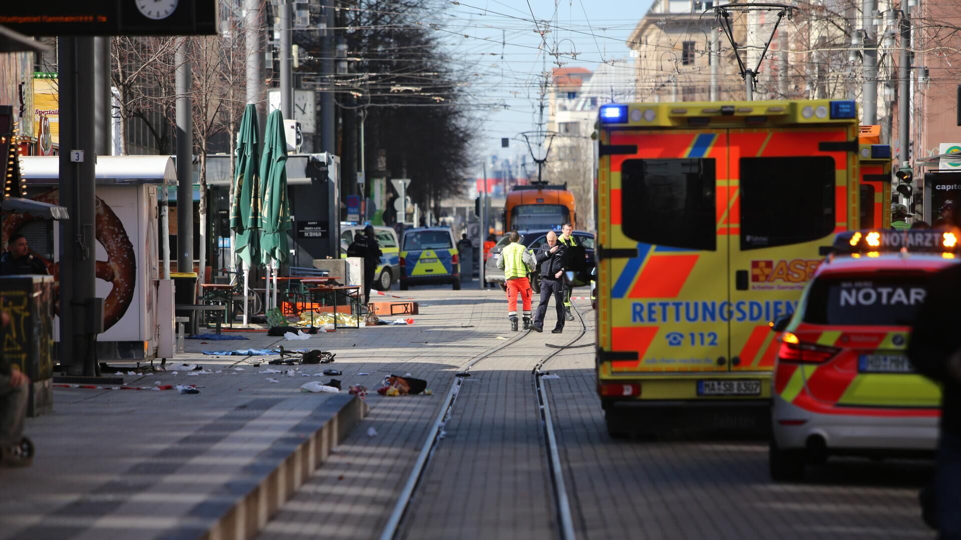 При наезде автомобиля на толпу в Германии пострадали несколько человек