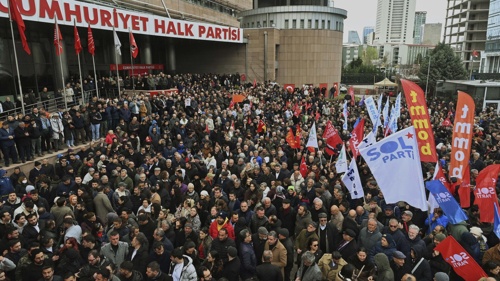 Протестующие в Анкаре заблокировали центральные улицы города