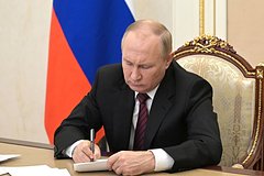 Путин подписал закон об увеличении МРОТ