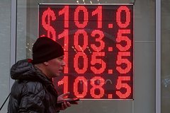 Курс доллара поднялся выше 104 рублей