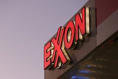 Путин продлил срок реализации доли американской Exxon в «Сахалине-1»