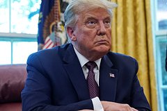 Суд в США приостановил решение Трампа по программам финансовой помощи