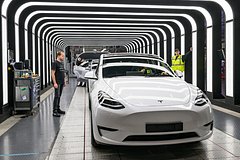 Прибыль Tesla рухнула