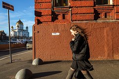 Порывы ветра в Москве начали усиливаться