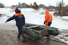 Более сотни жителей российской деревни покинули дома из-за ЧС