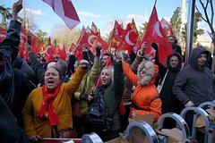 В Стамбуле разгорелись протесты из-за задержания мэра