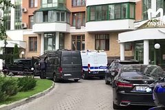 Появились подробности о выпавших по очереди из окна москвичке с сыном