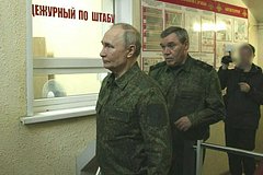 Появление Путина в военной форме связали с ужесточением позиции России на переговорах