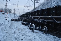 В Амурской области произошел сход вагонов и их столкновение с грузовым поездом